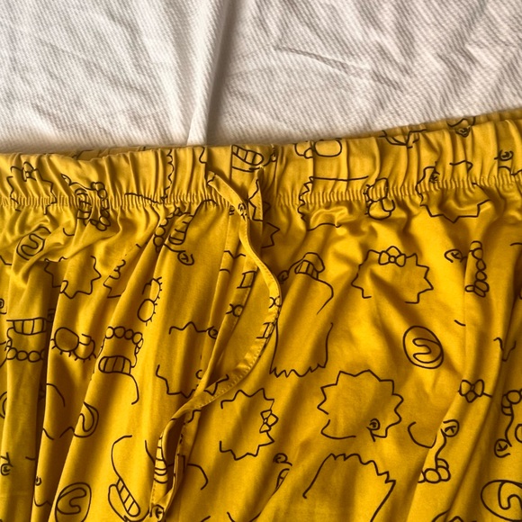 The Simpsons bundles Christmas Tee + 2 Piece Yellow /Black Sleepwear - Picture 7 of 17